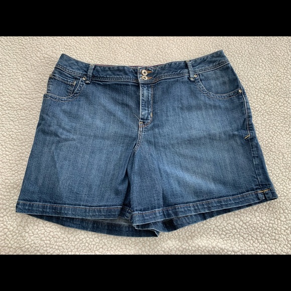Lane Bryant Jean shorts - Picture 1 of 4